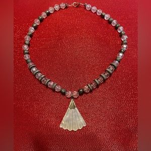 Women’s Vintage 17” silver beaded with shell pendant costume jewelry necklace